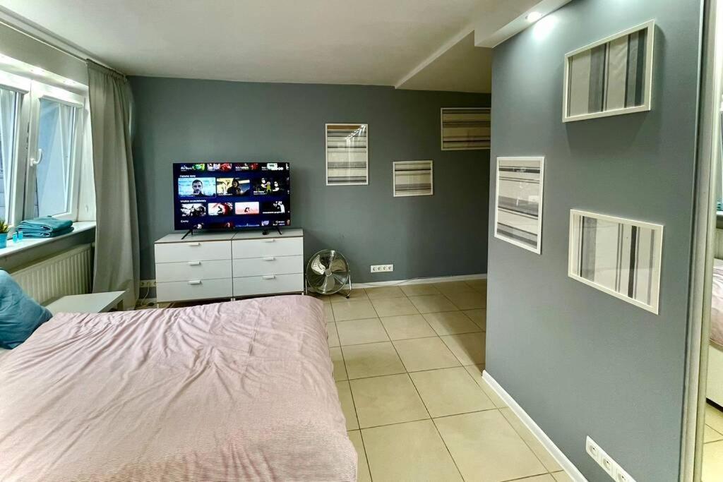 Gold 3 Metro X2 Wifi 300 Mbs 60'Tv Netflix Hbo Appletv+ Apartment Warsaw Luaran gambar