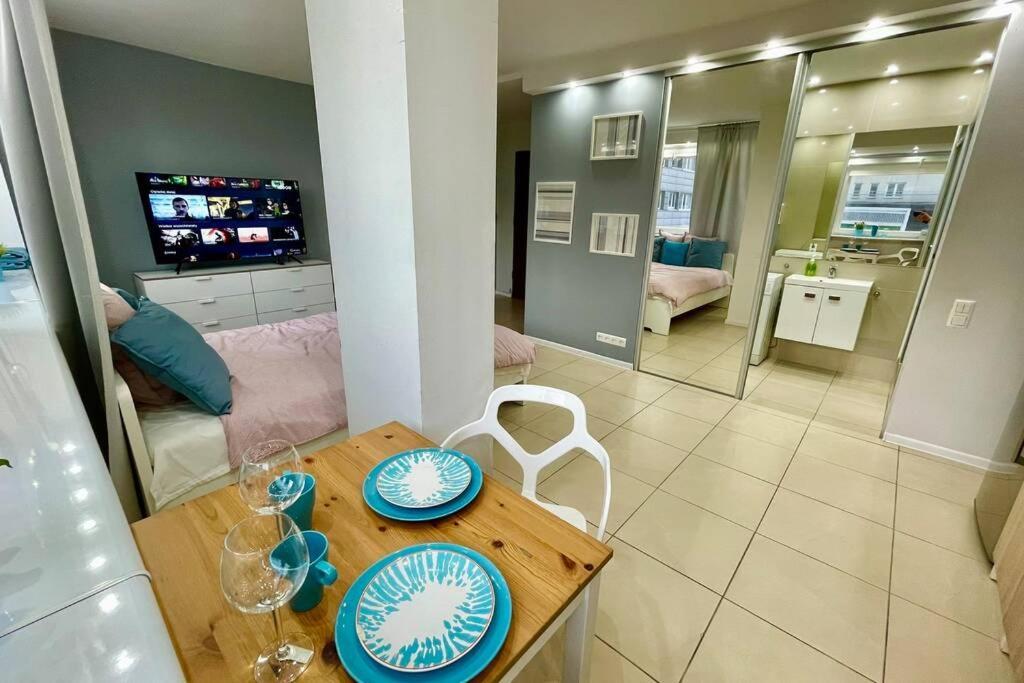Gold 3 Metro X2 Wifi 300 Mbs 60'Tv Netflix Hbo Appletv+ Apartment Warsaw Luaran gambar