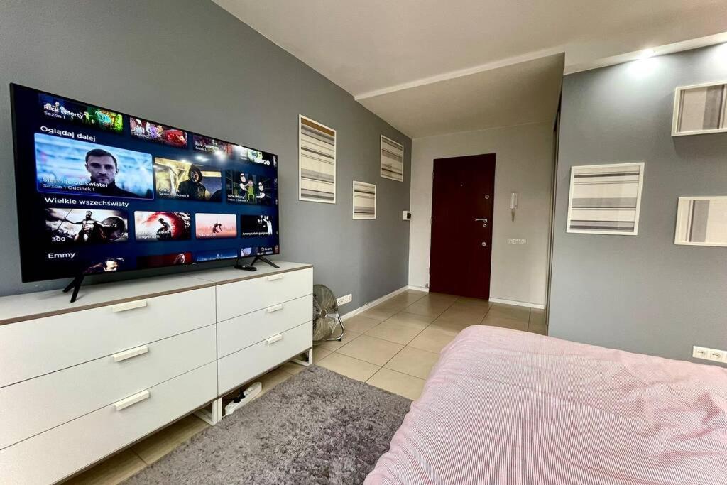 Gold 3 Metro X2 Wifi 300 Mbs 60'Tv Netflix Hbo Appletv+ Apartment Warsaw Luaran gambar